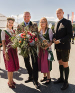 Blumenkönigin Lisa II, Landeshauptmann Mario Kunasek, Blumenprinzessin Anna-Sophie Karelly und Bürgermeister Andreas Geier © Lihotzky/Günzberg; bei Quellenangabe honorarfrei Blumenkönigin Lisa II, Landeshauptmann Mario Kunasek, Blumenprinzessin Anna-Sophie Karelly und Bürgermeister Andreas Geier