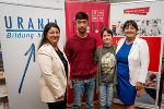 Landeshauptmann-Stellvertreterin Manuela Khom mit AMS-Geschäftsführerin Yvonne Popper-Pieber und den beiden Absolventen Bahman Murtaza und Flora Storm © Land Steiermark; Verwendung bei Quellenangabe honorarfrei Landeshauptmann-Stellvertreterin Manuela Khom mit AMS-Geschäftsführerin Yvonne Popper-Pieber und den beiden Absolventen Bahman Murtaza und Flora Storm