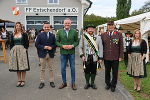 Sechs Personen stehen nebeneinander.
