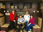 Im „historischen Lese-Eck“ der Stadtbücherei Voitsberg: Ursula Lackner mit den Bibliothekarinnen der ARGE Voitsberg Brigitta Barbara Sturm (Leiterin Voitsberg), Beate Zalar (Leiterin Bärnbach) und Veronika Eckart (Voitsberg). © Land Steiermark Im „historischen Lese-Eck“ der Stadtbücherei Voitsberg: Ursula Lackner mit den Bibliothekarinnen der ARGE Voitsberg Brigitta Barbara Sturm (Leiterin Voitsberg), Beate Zalar (Leiterin Bärnbach) und Veronika Eckart (Voitsberg). © Land Steiermark
