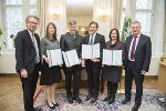 LR Christopher Drexler (li.) und LR Anton Lang (re.) mit den Preisträgern des Forschungspreises 2016: Julia Langer, Karl Steininger, Ernst Albegger und Nina Schalk (v.l.) 