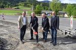 Los geht's: designierte Bürgermeister-Nachfolger Peter Koch, LR Anton Lang, Brucks Bgm. Johann Strassegger und NAbg. Erwin Spindelberger. © Stadt Bruck/Pashkovskaya Los geht's: designierte Bürgermeister-Nachfolger Peter Koch, LR Anton Lang, Brucks Bgm. Johann Strassegger und NAbg. Erwin Spindelberger. © Stadt Bruck/Pashkovskaya