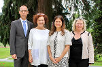 Barbara Pitner, Leiterin der Sozialabteilung des Landes Steiermark, LR Doris Kampus, Aufwind-Leiterin Gerhilde Struklec-Penaso und Carl Skela von der Landesimmobiliengesellschaft beim Eröffnungsfest (v.r.)