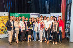 Geballte Frauenpower rund um LRin Ursula Lackner und Barabara Pachl-Eberhart (Bildmitte) bei der „Wendezeiten“-Veranstaltung im forumKLOSTER in Gleisdorf