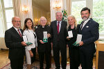 LH Hermann Schützenhöfer (4.v.l.) und LR Doris Kampus (2.v.l.) überreichten an Ludwig Sik, Pfarrer Wolfgang Pucher, Waltraud Schinko-Neuroth und Hupert Neuper (v.l.) das Große Goldene Ehrenzeichen © Fotos: steiermark.at/Frankl; bei Quellenangabe honorarfrei LH Hermann Schützenhöfer (4.v.l.) und LR Doris Kampus (2.v.l.) überreichten an Ludwig Sik, Pfarrer Wolfgang Pucher, Waltraud Schinko-Neuroth und Hupert Neuper (v.l.) das Große Goldene Ehrenzeichen © Fotos: steiermark.at/Frankl; bei Quellenangabe honorarfrei