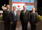 Präsident Werner Weinhofer (l.) begrüßte Landeshauptmann Hermann Schützenhöfer (3.v.l.) und Landeshauptmann-Stellvertreter Michael Schickhofer (2.v.l.) bei der Generalversammlung des Roten Kreuzes Steiermark. © Rotes Kreuz Steiermark; bei Quellenangabe honorarfrei Präsident Werner Weinhofer (l.) begrüßte Landeshauptmann Hermann Schützenhöfer (3.v.l.) und Landeshauptmann-Stellvertreter Michael Schickhofer (2.v.l.) bei der Generalversammlung des Roten Kreuzes Steiermark. © Rotes Kreuz Steiermark; bei Quellenangabe honorarfrei