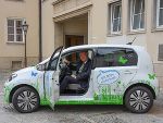 Landesrat Anton Lang mit einem Elektro Dienstwagen des Landes Steiermarks