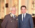 Landeshauptmann-Stv. Michael Schickhofer (r.) mit dem Präsidenten des ÖBFV, Landesbranddirektor Albert Kern © Bild: Land Steiermark/Bektaš; Verwendung bei Quellenangabe honorarfrei Landeshauptmann-Stv. Michael Schickhofer (r.) mit dem Präsidenten des ÖBFV, Landesbranddirektor Albert Kern © Bild: Land Steiermark/Bektaš; Verwendung bei Quellenangabe honorarfrei
