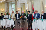 Landespolizeidirektor Gerald Ortner, Bundesfeuerwehrpräsident Albert Kern, Fachabteilungsleiter Karl Lautner, Bundesminister Hans-Jörg Schelling, Bundesminister Sebastian Kurz, Landeshauptmann Hermann Schützenhöfer, Landeshauptmann-Stellvertreter Michael Schickhofer, Landesrat Anton Land und Landesrat Johann Seitinger (v.l.) bei der heutigen Pressekonferenz © steiermark.at/Streibl; bei Quellenangabe honorarfrei Landespolizeidirektor Gerald Ortner, Bundesfeuerwehrpräsident Albert Kern, Fachabteilungsleiter Karl Lautner, Bundesminister Hans-Jörg Schelling, Bundesminister Sebastian Kurz, Landeshauptmann Hermann Schützenhöfer, Landeshauptmann-Stellvertreter Michael Schickhofer, Landesrat Anton Land und Landesrat Johann Seitinger (v.l.) bei der heutigen Pressekonferenz © steiermark.at/Streibl; bei Quellenangabe honorarfrei