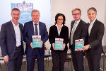Präsentierten gemeinsam das Lehrbuch im Medienzentrum Steiermark: Manfred Lamprecht (ÖGSE), LR Anton Lang, Sandra Holasek (ÖGSE), LR Christopher Drexler und Stadtrat Kurt Hohensinner (v.l.) © steiermark.at/Streibl; bei Quellenangabe honorarfrei Präsentierten gemeinsam das Lehrbuch im Medienzentrum Steiermark: Manfred Lamprecht (ÖGSE), LR Anton Lang, Sandra Holasek (ÖGSE), LR Christopher Drexler und Stadtrat Kurt Hohensinner (v.l.) © steiermark.at/Streibl; bei Quellenangabe honorarfrei