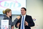 "Wichtig ist, dass die Roboter immer für die Menschen da sind - und nicht umgekehrt", betonte Michael Schickhofer. "Wichtig ist, dass die Roboter immer für die Menschen da sind - und nicht umgekehrt", betonte Michael Schickhofer.