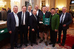 LR Anton Lang (li.) mit den Mitgliedern des Sportvereines des Jahres aus St. Kathrein am Offenegg