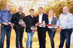 Michael Schickhofer mit den Gesellschaftern der Firma Frutura, Manfred Hohensinner, Katrin Hohensinner, Johann Schwarzenhofer und Franz Städtler sowie dem Standortleiter. © Land Steiermark; Verwendung bei Quellenangabe honorarfrei Michael Schickhofer mit den Gesellschaftern der Firma Frutura, Manfred Hohensinner, Katrin Hohensinner, Johann Schwarzenhofer und Franz Städtler sowie dem Standortleiter. © Land Steiermark; Verwendung bei Quellenangabe honorarfrei