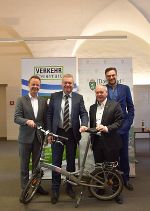 Bürgermeister Mario Abl (Trofaiach), Landesrat Anton Lang, Bürgermeister Josef Ober (Feldbach), Landesbaudirektor Andreas Tropper © Land Steiermark/Strasser Bürgermeister Mario Abl (Trofaiach), Landesrat Anton Lang, Bürgermeister Josef Ober (Feldbach), Landesbaudirektor Andreas Tropper © Land Steiermark/Strasser