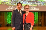 LH-Stv. Schickhofer gratulierte Bürgermeisterin Doris Schutting herzlich. LH-Stv. Schickhofer gratulierte Bürgermeisterin Doris Schutting herzlich.