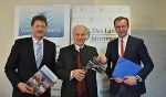 v.l.n.r. Dipl.-Ing. Johann Wiedner, LR Ök.-Rat Johann Seitinger, Univ.-Prof. Dr. Gottfried Kirchengast © Lebensressort/honorarfrei v.l.n.r. Dipl.-Ing. Johann Wiedner, LR Ök.-Rat Johann Seitinger, Univ.-Prof. Dr. Gottfried Kirchengast © Lebensressort/honorarfrei