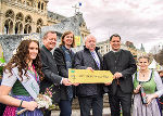 Flankiert von steirischen Hoheiten eröffneten Steiermark-Tourismus-GF Erich Neuhold, Landesrätin Barbara Eibinger-Miedl, Bürgermeister Michael Häupl und LH-Stv. Michael Schickhofer den heurigen "Steiermark-Frühling".