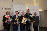 v.l.n.r.: Günther Pertoll, Leiter Landesweingut Laimburg (Südtirol); Dieter Blankenhorn, Direktor Staatsweingut Weinsberg (Baden-Württemberg); Hans Seitinger, Agrarlandesrat; Reinhold Holler, Oenologe am Landesweingut Silberberg; Anton Gumpl, Direktor der LFS Silberberg © Lebensressort / honorarfrei v.l.n.r.: Günther Pertoll, Leiter Landesweingut Laimburg (Südtirol); Dieter Blankenhorn, Direktor Staatsweingut Weinsberg (Baden-Württemberg); Hans Seitinger, Agrarlandesrat; Reinhold Holler, Oenologe am Landesweingut Silberberg; Anton Gumpl, Direktor der LFS Silberberg © Lebensressort / honorarfrei