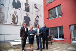 GF Walerich Berger, Aufsichtsratsvorsitzende Anna Rieder, LH-Stv. Michael Schickhofer und GF Walter Ferk im Innenhof von Jugend am Werk (v.l). © Bilder: Land Steiermark/Bektaš; Verwendung bei Quellenangabe honorarfrei GF Walerich Berger, Aufsichtsratsvorsitzende Anna Rieder, LH-Stv. Michael Schickhofer und GF Walter Ferk im Innenhof von Jugend am Werk (v.l). © Bilder: Land Steiermark/Bektaš; Verwendung bei Quellenangabe honorarfrei