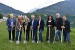 LR Anton Lang mit Bürgermeisterin Roswitha Glashüttner und VertreterInnen der Baubezirksleitung und der Baufirma bei der Baustelleneinrichtung. © Land Steiermark LR Anton Lang mit Bürgermeisterin Roswitha Glashüttner und VertreterInnen der Baubezirksleitung und der Baufirma bei der Baustelleneinrichtung. © Land Steiermark