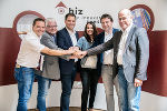LH-Stv. Schickhofer mit der Geschäftsführung des Holzinnovationszentrums und der Pabst GmbH. © Bilder: Land Steiermark/Miksch; Verwendung bei Quellenangabe honorarfrei LH-Stv. Schickhofer mit der Geschäftsführung des Holzinnovationszentrums und der Pabst GmbH. © Bilder: Land Steiermark/Miksch; Verwendung bei Quellenangabe honorarfrei