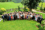 Gruppenfoto mit den Stipendiatinnen und Stipendiaten aus der Steiermark beim diesjährigen Steirertreffen in Alpbach.