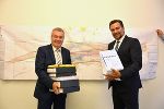 LR Anton Lang (l.) und Landesbaudirektor Andreas Tropper geben den Startschuss zur Angebotsphase. © Land Steiermark LR Anton Lang (l.) und Landesbaudirektor Andreas Tropper geben den Startschuss zur Angebotsphase. © Land Steiermark
