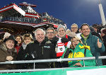 Tolle Stimmung beim Nightrace in Schladming: Siegfried Wolf, LR Doris Kampus, Marianne Schützenhöfer, LH Hermann Schützenhöfer, LR Christopher Drexler, Bundespräsident Alexander Bellen, Bgm. Elisabeth Krammel und LH-Stv. Michael Schickhofer (v.l.).