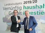 Die beiden Landesräte Anton Lang und Christopher Drexler freuen sich über das gute Rating-Ergebnis. © Foto: Land Steiermark; bei Quellenangabe honorarfrei Die beiden Landesräte Anton Lang und Christopher Drexler freuen sich über das gute Rating-Ergebnis. © Foto: Land Steiermark; bei Quellenangabe honorarfrei