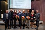 v.l.n.r.: FH-Dozent Dr. Wolfgang Amann, Univ.-Prof. Dipl.-Des. Tom Kaden, Dr. Tatjana Fischer, LR Ök.-Rat Johann Seitinger, GF Andrea Baidinger, Dipl.-Ing. Dr. Andrea Jany, Moderatorin Birgit Zeisberger und Univ.-Prof. Dipl.-Ing. Dr. Stefan Schleicher © Katarina Pashkovskaya v.l.n.r.: FH-Dozent Dr. Wolfgang Amann, Univ.-Prof. Dipl.-Des. Tom Kaden, Dr. Tatjana Fischer, LR Ök.-Rat Johann Seitinger, GF Andrea Baidinger, Dipl.-Ing. Dr. Andrea Jany, Moderatorin Birgit Zeisberger und Univ.-Prof. Dipl.-Ing. Dr. Stefan Schleicher © Katarina Pashkovskaya