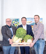 Fritz Rauer (Obmann des Landesverbandes Steirischer Gemüsebauern), LH-Stv. Michael Schickhofer und Gemüsebauern-Geschäftsführer Thomas Hackl (v.l.) in der Grazer Burg. © Bilder: Land Steiermark/Bektaš; Verwendung bei Quellenangabe honorarfrei Fritz Rauer (Obmann des Landesverbandes Steirischer Gemüsebauern), LH-Stv. Michael Schickhofer und Gemüsebauern-Geschäftsführer Thomas Hackl (v.l.) in der Grazer Burg. © Bilder: Land Steiermark/Bektaš; Verwendung bei Quellenangabe honorarfrei