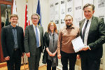 Markus Bogensberger (HdA), Kulturlandesrat Christopher Drexler, Petra Kickenweitz (Yostar-Kuratorin), Ziga Kresevic (Yostar-Kurator) und Ronald Rödl (Leiter des Stmk-Büro Brüssel) eröffneten gemeinsam die Ausstellung (v.l.). © Foto: Alexander Louvet; bei Quellenangabe honorarfrei Markus Bogensberger (HdA), Kulturlandesrat Christopher Drexler, Petra Kickenweitz (Yostar-Kuratorin), Ziga Kresevic (Yostar-Kurator) und Ronald Rödl (Leiter des Stmk-Büro Brüssel) eröffneten gemeinsam die Ausstellung (v.l.). © Foto: Alexander Louvet; bei Quellenangabe honorarfrei