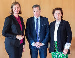 Erneuern die erfolgreiche Partnerschaft: LR Eibinger-Miedl, Bruno Belin, Präsident des Départements de la Vienne, LR Ursula Lackner in Poitiers.