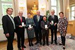 Bei der Verleihung der Ehrenzeichen: LR Christopher Drexler, Werner Hollomey, Hildegard Greinix, LH Hermann Schützenhöfer, Friedrich Kleinhapl, Richard Kriesche und LR Ursula Lackner. © Foto Frankl/ honorarfrei bei Quellenangabe Bei der Verleihung der Ehrenzeichen: LR Christopher Drexler, Werner Hollomey, Hildegard Greinix, LH Hermann Schützenhöfer, Friedrich Kleinhapl, Richard Kriesche und LR Ursula Lackner. © Foto Frankl/ honorarfrei bei Quellenangabe