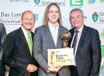 Urs Harnik-Lauris von der Energie Steiermark (li.) und LR Anton Lang (re.) gratulierten Michael Moser von der Firma "eologix sensor technology gmbh" zum Energy Globe Styria Award © Foto: Werner Krug; bei Quellenangabe honorarfrei Urs Harnik-Lauris von der Energie Steiermark (li.) und LR Anton Lang (re.) gratulierten Michael Moser von der Firma "eologix sensor technology gmbh" zum Energy Globe Styria Award © Foto: Werner Krug; bei Quellenangabe honorarfrei