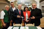 v.l.n.r.: Dir. Gumpl, Neo-Dir. Holler, LR Seitinger, Dir. Kager-Schwar, Diözesanbischof Krautwaschl © Lebensressort / honorarfrei v.l.n.r.: Dir. Gumpl, Neo-Dir. Holler, LR Seitinger, Dir. Kager-Schwar, Diözesanbischof Krautwaschl © Lebensressort / honorarfrei