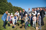 Spatenstich in Haselsdorf-Tobelbad: Der Zubau für Kindergarten und Kinderkrippe wird gestartet. © Bilder: Land Steiermark/Bektas; Verwendung bei Quellenangabe honorarfrei Spatenstich in Haselsdorf-Tobelbad: Der Zubau für Kindergarten und Kinderkrippe wird gestartet. © Bilder: Land Steiermark/Bektas; Verwendung bei Quellenangabe honorarfrei