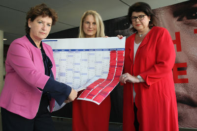 Zeigen, was die Lohnschere anrichtet: LRin Lackner, BRin Elisabeth Grossmann und LAbg Helga Ahrer © Land Stmk/Samec Zeigen, was die Lohnschere anrichtet: LRin Lackner, BRin Elisabeth Grossmann und LAbg Helga Ahrer © Land Stmk/Samec