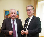 Landeshauptmann Hermann Schützenhöfer und Kulturlandesrat Christopher Drexler freuen sich, dass die Europäische Kulturhauptstadt im Jahr 2024 mit ihren wertvollen Impulsen wieder in die Steiermark kommt. © steiermark.at/Streibl; bei Quellenangabe honorarfrei Landeshauptmann Hermann Schützenhöfer und Kulturlandesrat Christopher Drexler freuen sich, dass die Europäische Kulturhauptstadt im Jahr 2024 mit ihren wertvollen Impulsen wieder in die Steiermark kommt. © steiermark.at/Streibl; bei Quellenangabe honorarfrei