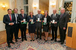 LH-Stv. Michael Schickhofer (l.), LR Christopher Drexler (2.v.l.) und LH Hermann Schützenhöfer (r.) gratulierten Fritz Grillitsch, Christa Neuper, Gunter Griss und Nikolaus Hermann (v.l.) zu den Auszeichnungen. © Bild: Land Steiermark/Frankl; Verwendung bei Quellenangabe honorarfrei LH-Stv. Michael Schickhofer (l.), LR Christopher Drexler (2.v.l.) und LH Hermann Schützenhöfer (r.) gratulierten Fritz Grillitsch, Christa Neuper, Gunter Griss und Nikolaus Hermann (v.l.) zu den Auszeichnungen. © Bild: Land Steiermark/Frankl; Verwendung bei Quellenangabe honorarfrei