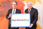 Landeshauptmann Hermann Schützenhöfer und Landesrat Christopher Drexler freuen sich über den zehnten steirischen Bäderkurort Bad Schwanberg. © steiermark.at/Streibl; bei Quellenangabe honorarfrei Landeshauptmann Hermann Schützenhöfer und Landesrat Christopher Drexler freuen sich über den zehnten steirischen Bäderkurort Bad Schwanberg. © steiermark.at/Streibl; bei Quellenangabe honorarfrei