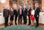 Vier Frauen und vier Männer bilden die neue steirische Landesregierung: LR Johann Seitinger, LR Ursula Lackner, LR Juliane Bogner-Strauß, LH-Stv. Anton Lang, LH Hermann Schützenhöfer, LR Barbara Eibinger-Miedl, LR Doris Kampus und LR Christopher Drexler (v.l.) nach der Wahl durch den Landtag Steiermark in der Landstube des Grazer Landhauses.