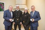 LH Hermann Schützenhöfer (l.) und LH-Stv. Anton Lang (r.) nahmen die Glückwünsche fürs neue Jahr von den Rauchfankehrerlehlingen Walter Pospischil und Tanja Siebenhofer entgegen. © Bilder: Land Steiermark/Foto Fischer; Verwendung bei Quellenangabe honorarfrei LH Hermann Schützenhöfer (l.) und LH-Stv. Anton Lang (r.) nahmen die Glückwünsche fürs neue Jahr von den Rauchfankehrerlehlingen Walter Pospischil und Tanja Siebenhofer entgegen. © Bilder: Land Steiermark/Foto Fischer; Verwendung bei Quellenangabe honorarfrei
