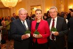 LH Hermann Schützenhöfer (l.) und LH-Stv. Anton Lang (r.) begrüßten gemeinsam mit Ministerin Christine Aschbacher die Medienvertreterinnen und -vertreter. LH Hermann Schützenhöfer (l.) und LH-Stv. Anton Lang (r.) begrüßten gemeinsam mit Ministerin Christine Aschbacher die Medienvertreterinnen und -vertreter.