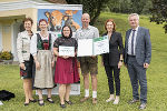 Maria Pein (Vize-Präs. der LK), TSO Karoline Schlögl, Preisträger Angela und Johannes Narnhofer, LR Simone Schmiedtbauer und LH-Stv. Anton Lang (v.l.) © Foto: Land Steiermark/Binder; bei Quellenangabe honorarfrei Maria Pein (Vize-Präs. der LK), TSO Karoline Schlögl, Preisträger Angela und Johannes Narnhofer, LR Simone Schmiedtbauer und LH-Stv. Anton Lang (v.l.)