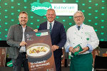 STG-Geschäftsführer Michael Feiertag, Landeshauptmann Mario Kunasek und Chefkoch Willi Haider präsentieren die ausgezeichneten Kulinarium Steiermark-Betriebe 2025-2028 © STG/Erwin Scheriau; Verwendung bei Quellenangabe honorarfrei STG-Geschäftsführer Michael Feiertag, Landeshauptmann Mario Kunasek und Chefkoch Willi Haider präsentieren die ausgezeichneten Kulinarium Steiermark-Betriebe 2025-2028