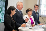 Pressekonferenz nach dem Sicherheitsbeirat: Bildungsdirektorin Elisabeth Meixner, LH Mario Kunasek, LH-Stv. Manuela Khom und LR Stefan Hermann (v.l.) © Land Steiermark/Robert Binder; Verwendung bei Quellenangabe honorarfrei Pressekonferenz nach dem Sicherheitsbeirat: Bildungsdirektorin Elisabeth Meixner, LH Mario Kunasek, LH-Stv. Manuela Khom und LR Stefan Hermann (v.l.)