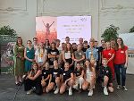 Die Schülerinnen und Schüler des 2A BG/BORG Deutschlandsberg mit ihren Lehrerinnen und Lehrern LAbg. Gerhard Hirschmann, LAbg. Johannes Wieser, Gemeinderätin Anna Slama, Lea Mirwald, Nora Gsell und Jochen Lengger (Tierwelt Herberstein) bei der Tierschutzkonferenz 2025 in Graz. © Tierschutz macht Schule/Romana Bräuer; Verwendung bei Quellenangabe honorarfrei Die Schülerinnen und Schüler des 2A BG/BORG Deutschlandsberg mit ihren Lehrerinnen und Lehrern LAbg. Gerhard Hirschmann, LAbg. Johannes Wieser, Gemeinderätin Anna Slama, Lea Mirwald, Nora Gsell und Jochen Lengger (Tierwelt Herberstein) bei der Tierschutzkonferenz 2025 in Graz.