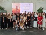 Die Schülerinnen und Schüler der 3B des Alten Gymnasiums Leoben samt Lehrpersonal in der Aula der Pädagogischen Hochschule. © Tierschutz macht Schule/Romana Bräuer; Verwendung bei Quellenangabe honorarfrei Die Schülerinnen und Schüler der 3B des Alten Gymnasiums Leoben samt Lehrpersonal in der Aula der Pädagogischen Hochschule.