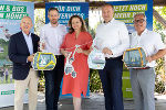 Michael Krainer, Geschäftsführer Freizeit Graz GmbH, Martin Smoliner, Verkehrsplaner Land Steiermark, Landesrätin Claudia Holzer, Daniel Berchthaller, Obmann Stellvertreter WKO Seilbahnen und Peter Gspaltl, Geschäftsführer Verkehrsverbund Steiermark GmbH (v.l.). © Harry Schiffer Michael Krainer, Geschäftsführer Freizeit Graz GmbH, Martin Smoliner, Verkehrsplaner Land Steiermark, Landesrätin Claudia Holzer, Daniel Berchthaller, Obmann Stellvertreter WKO Seilbahnen und Peter Gspaltl, Geschäftsführer Verkehrsverbund Steiermark GmbH (v.l.).